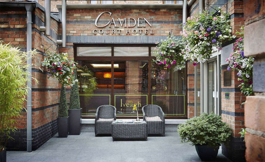 Camden Court Hotel opisywany obraz